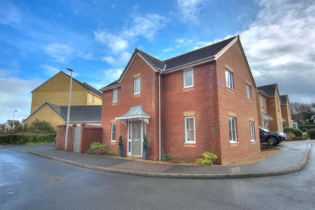 Nadder Meadow, South Molton 4 bed detached house for sale £290,000