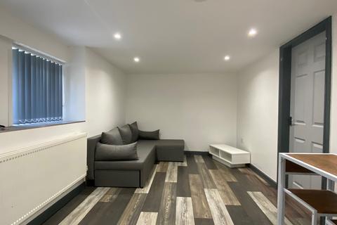 2 bedroom apartment to rent, James Street, Blackburn. Lancs. BB1 6BE