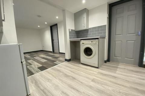 2 bedroom apartment to rent, James Street, Blackburn. Lancs. BB1 6BE