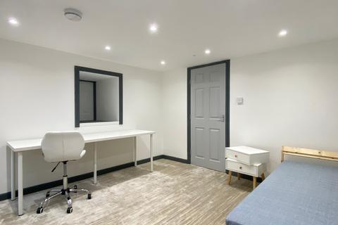2 bedroom apartment to rent, James Street, Blackburn. Lancs. BB1 6BE