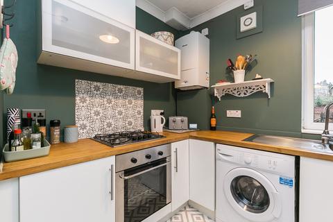 31 Loganlea Place, Edinburgh, EH7 6PE