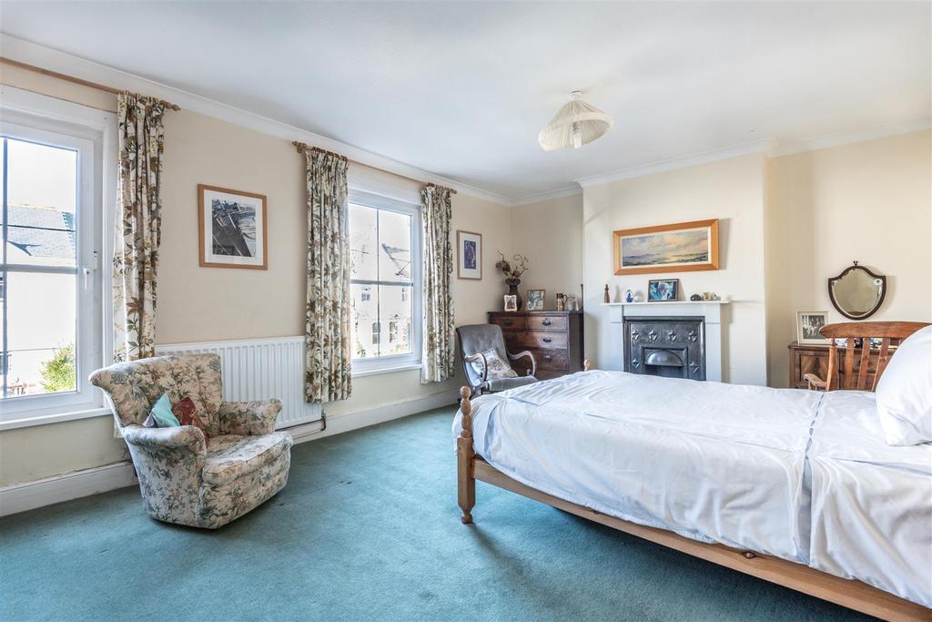 Bedroom 1.jpg