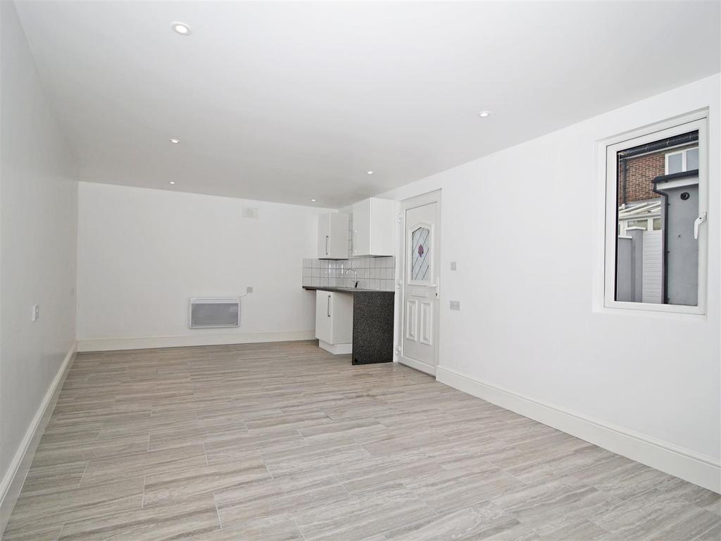 Goudhurst Road, Bromley 2 bed flat £1,650 pcm (£381 pw)