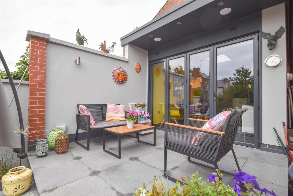 Henry Road, West Bridgford, Nottingham 5 bed semidetached house £550,000