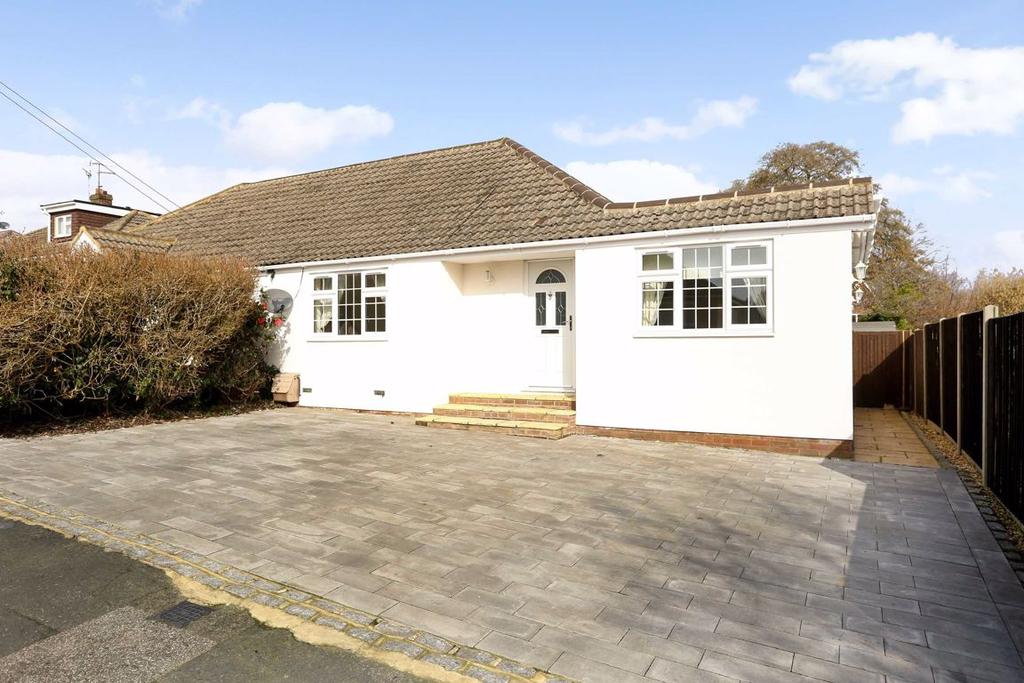 Woodside Road, Weybourne, Farnham 3 bed semidetached bungalow £475,000