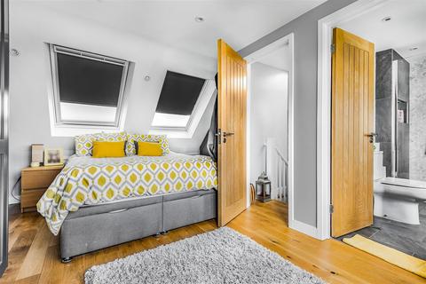 75 Fullers Avenue, Surbiton, KT6 7TD