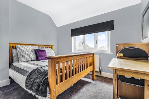 75 Fullers Avenue, Surbiton, KT6 7TD