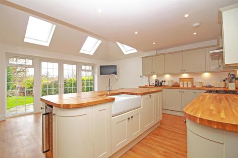 41 Bell Road, Warnham, Horsham, RH12 3QJ