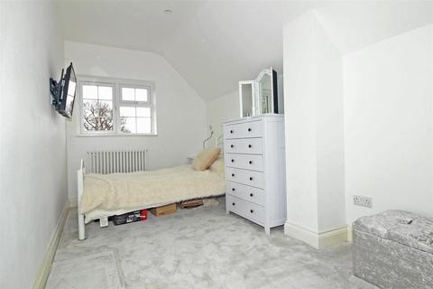 41 Bell Road, Warnham, Horsham, RH12 3QJ
