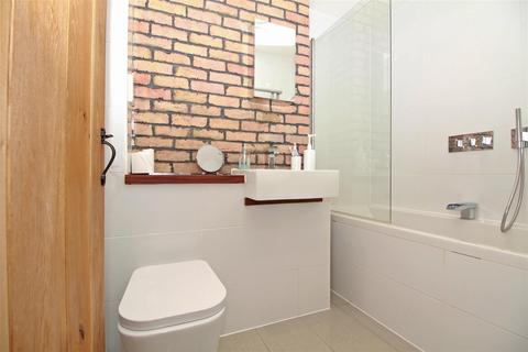 41 Bell Road, Warnham, Horsham, RH12 3QJ