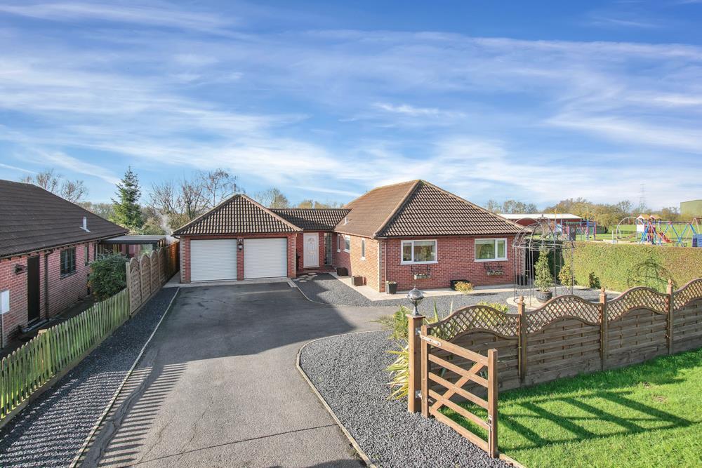 Main Road, Long Bennington, Newark 3 bed detached bungalow £355,000