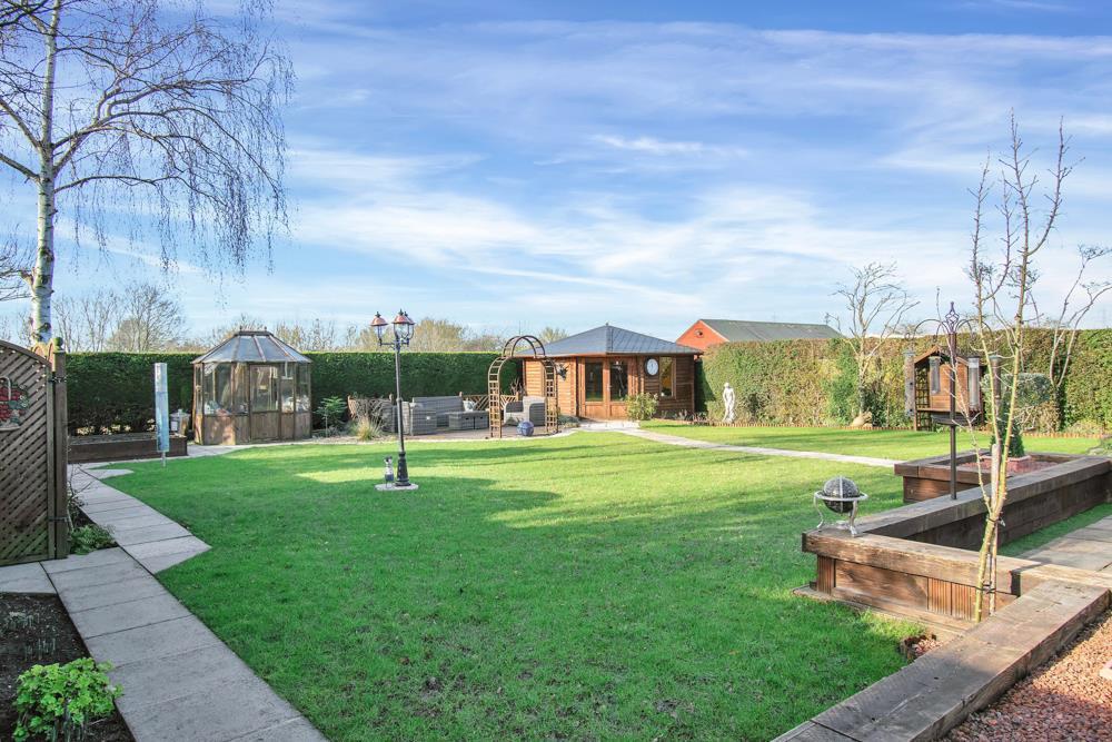 Main Road, Long Bennington, Newark 3 bed detached bungalow £355,000
