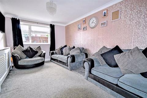 107 Digby Garth, Bransholme, Hull, HU7 4NN