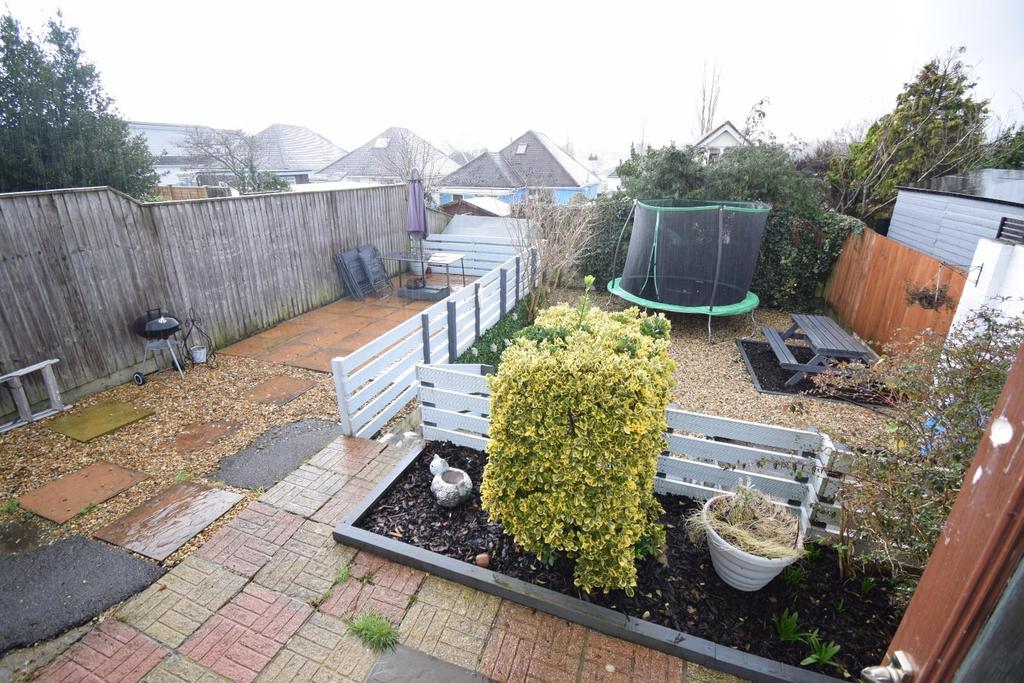 Connaught Crescent, Poole 2 bed bungalow £1,125 pcm (£260 pw)
