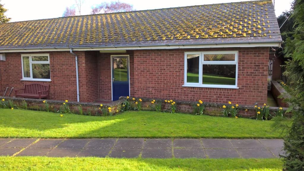 Priory Hill, Rugby Road, Wolston 2 bed bungalow £795 pcm (£183 pw)