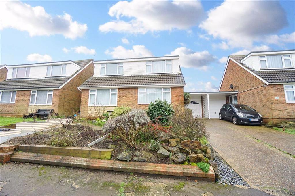 The Leas, Essenden Road, St.... 3 bed link detached house £369,950