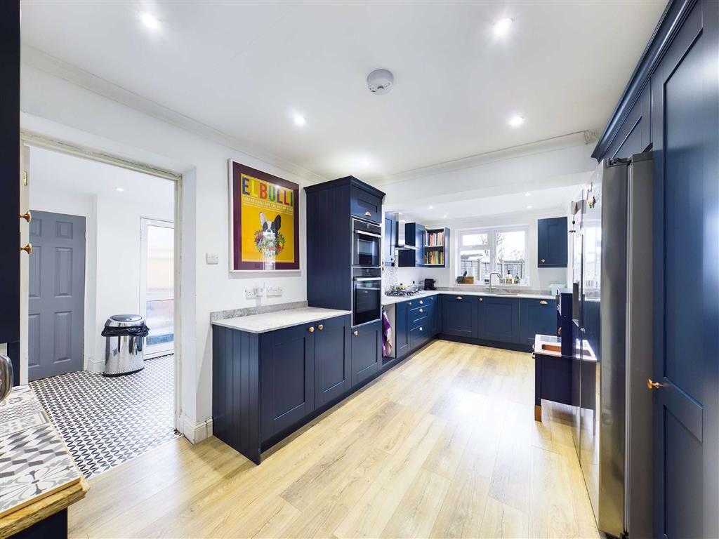 Kentmere Close, Cheltenham, Gloucestershire 3 bed semidetached house