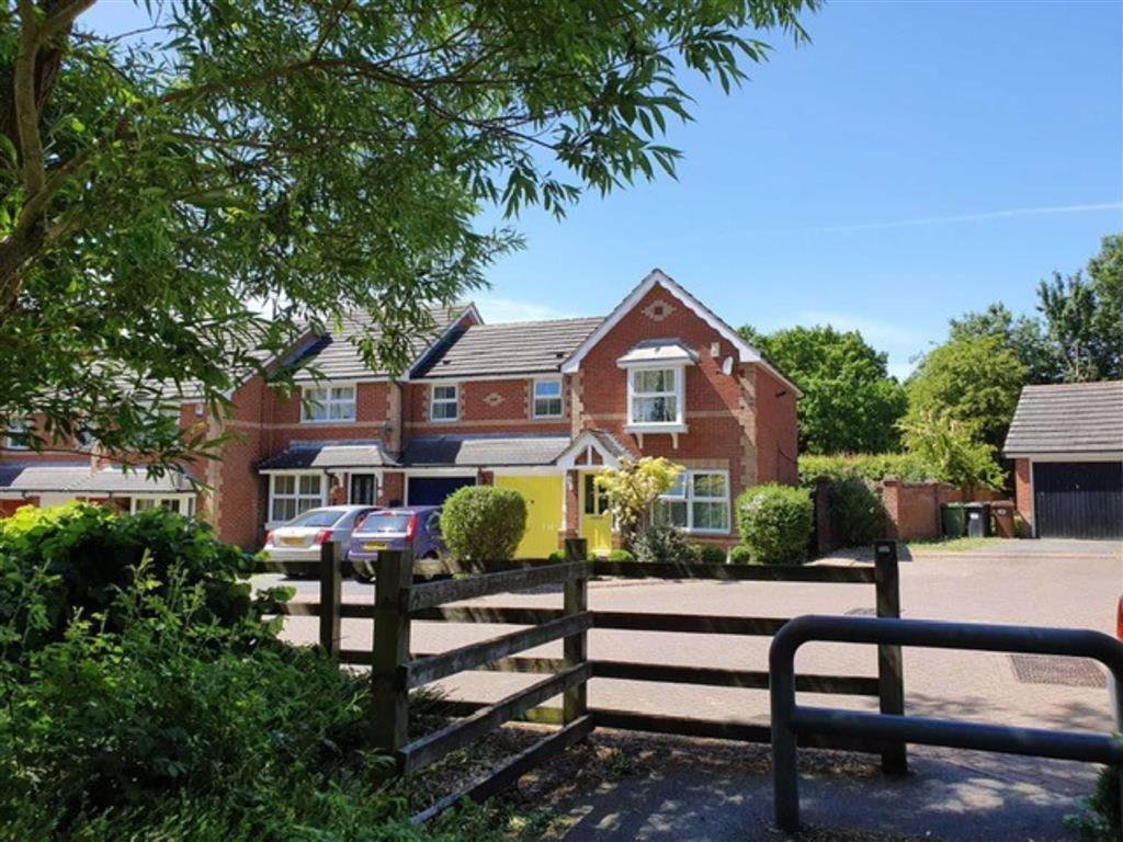 Temple Row Close, Colton, Leeds, LS15 3 bed townhouse £255,000