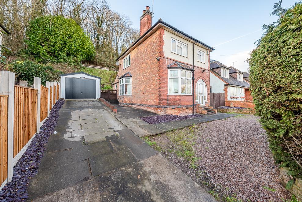 Nottingham Road, Burton Joyce, Nottingham NG14 3 bed detached house £