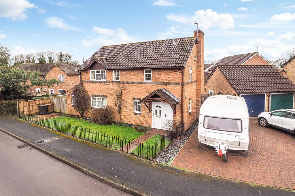 Swallowfields, Andover 4 bed detached house £375,000