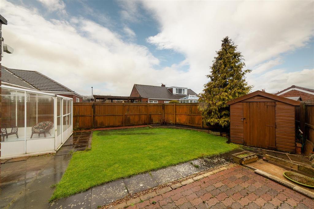 Canterbury Way, Wideopen, Newcastle Upon Tyne 4 bed semidetached bungalow £180,000
