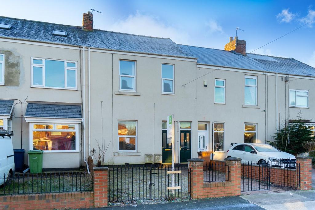 Castle View, Castletown, Sunderland 1 bed flat £375 pcm (£87 pw)