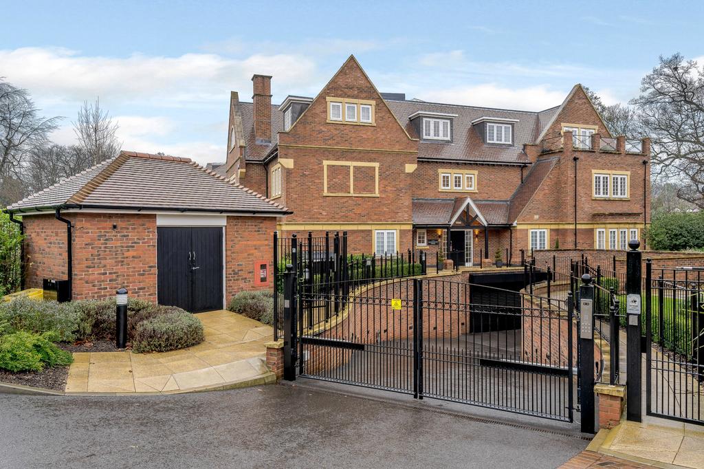 Grove Road, Beaconsfield, HP9 3 bed apartment £1,750,000