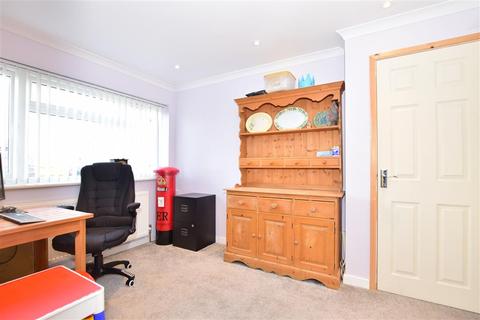 5 Singleton Close, Hornchurch, RM12 4LT