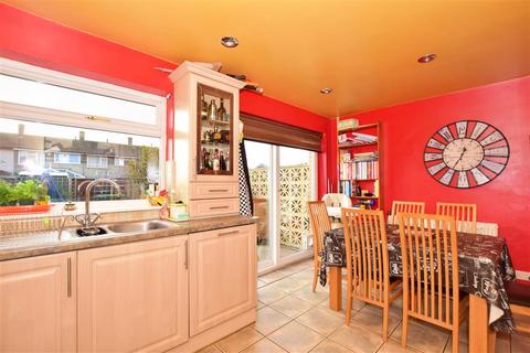 5 Singleton Close, Hornchurch, RM12 4LT
