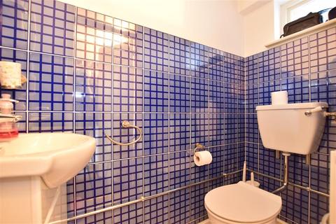 5 Singleton Close, Hornchurch, RM12 4LT
