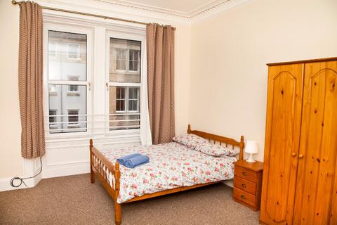 3 bedroom flat to rent, South Oxford Street, Newington, Edinburgh, EH8