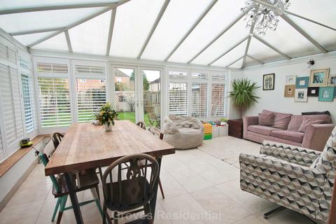 39 Bazalgette Gardens, New Malden, KT3 5HF