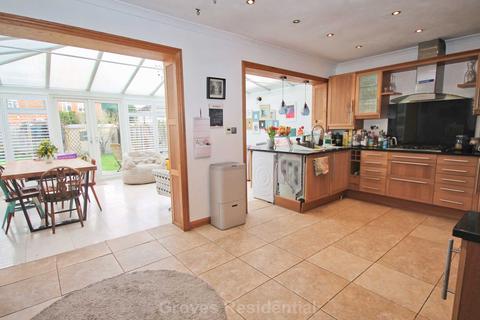 39 Bazalgette Gardens, New Malden, KT3 5HF