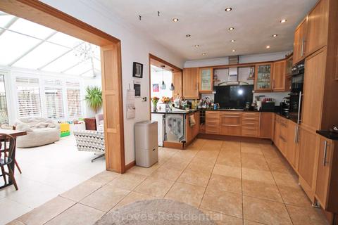 39 Bazalgette Gardens, New Malden, KT3 5HF