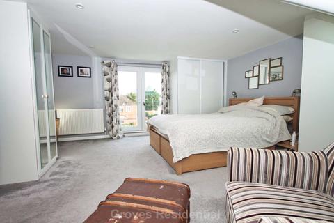 39 Bazalgette Gardens, New Malden, KT3 5HF