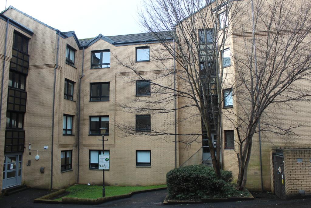 Glenfarg Street, St Cross, Glasgow, G20 2 bed flat £650 pcm (£150 pw)