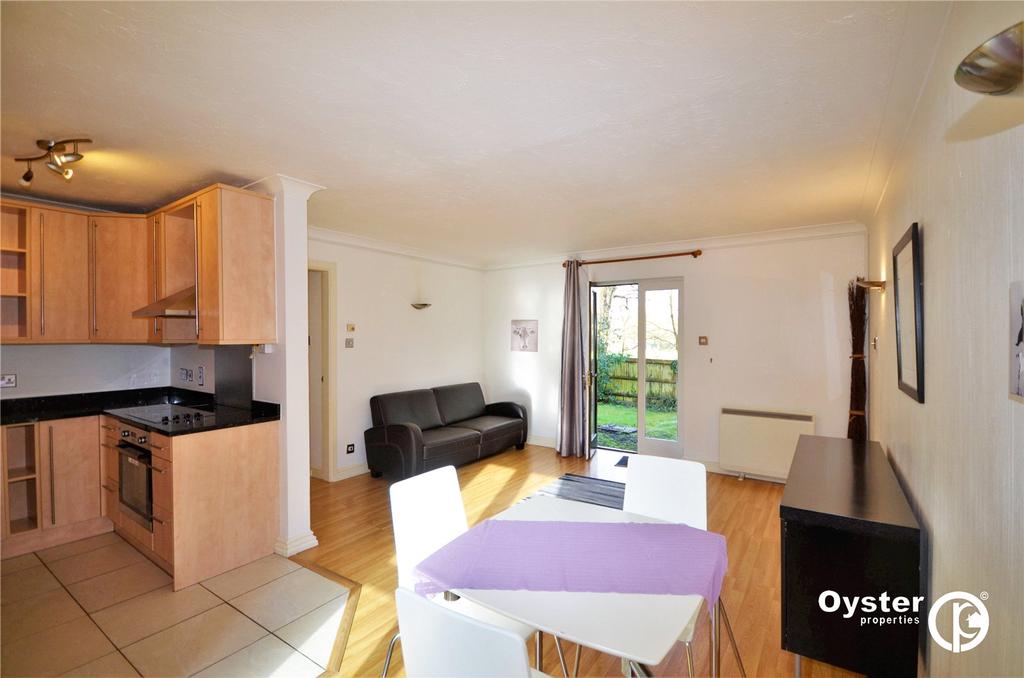 Walker Close, London, N11 2 bed apartment - £1,400 pcm (£323 pw)