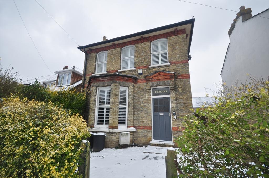 Whitehill Road Gravesend DA12 3 bed detached house £1,650 pcm (£381 pw)