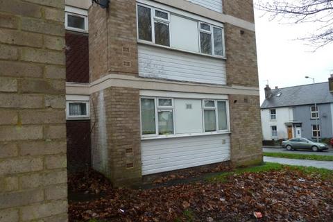 2 bedroom flat to rent, HONEYWOOD CLOSE