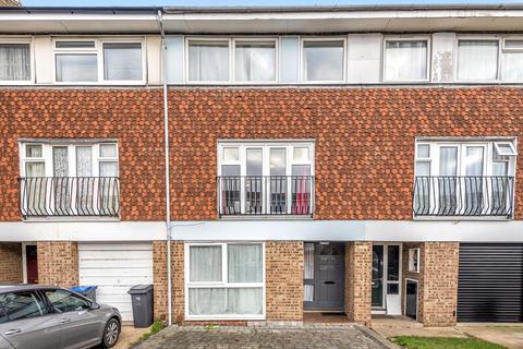 22 Earle Gardens, Kingston Upon Thames, KT2 5TB