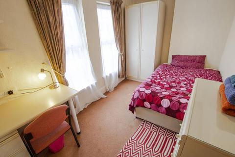 29 Dogpool Lane, Birmingham, B30 2XN