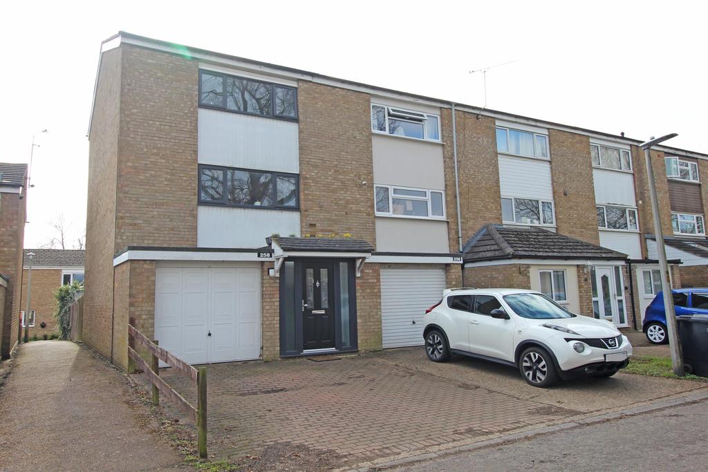 Bude Crescent, Stevenage, SG1 2QU 3 bed end of terrace house £340,000