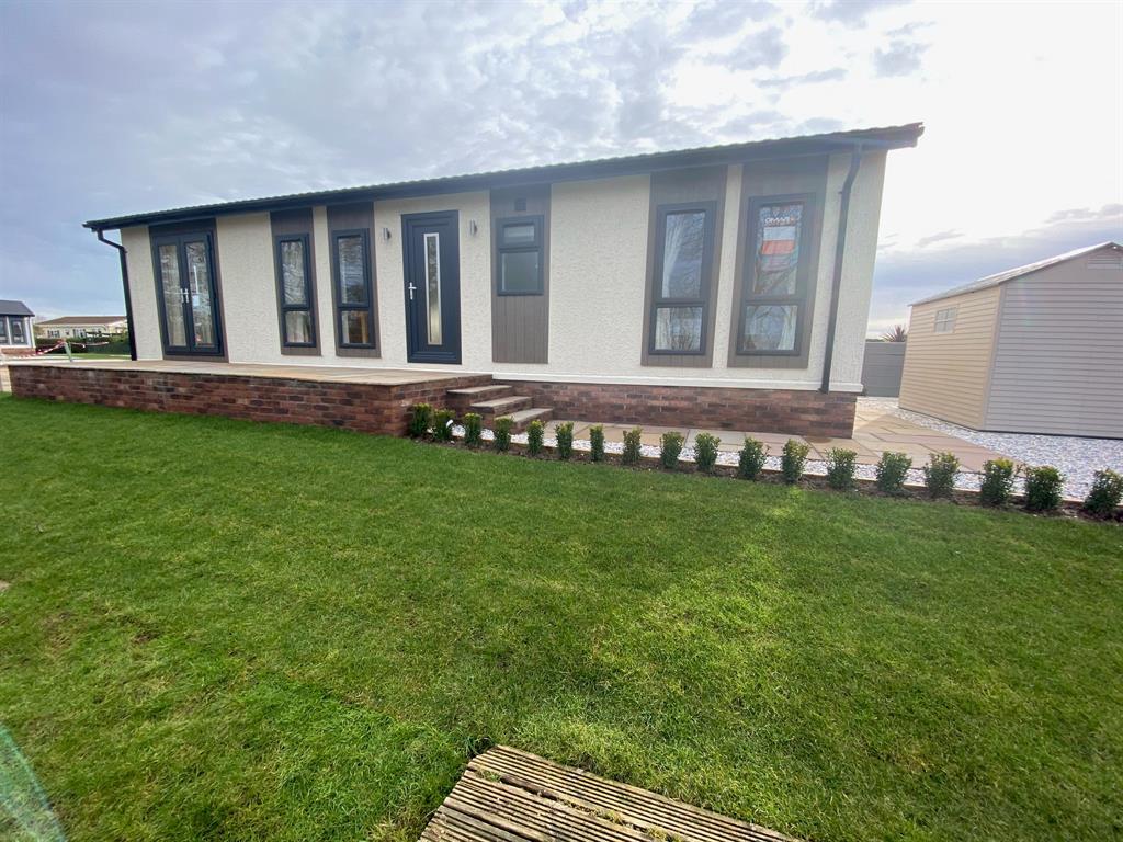 Sandholme Park, Leven, East Yorkshire... 2 bed property £155,000