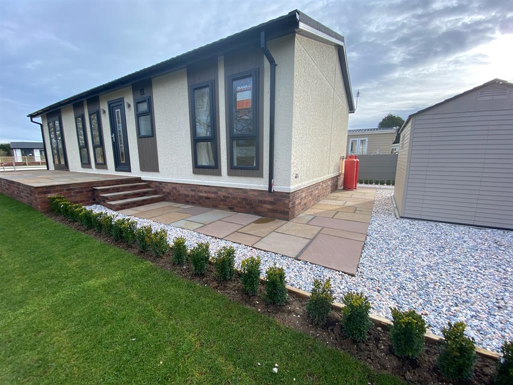 Sandholme Park, Leven, East Yorkshire... 2 bed property £155,000