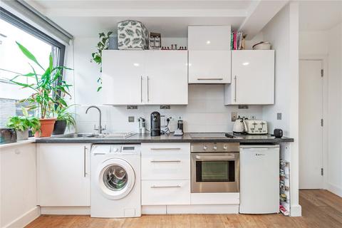 2 bedroom flat to rent, Grafton Road, Kentish Town, Lonon