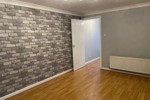 2 bedroom terraced house to rent, SS14 1GE