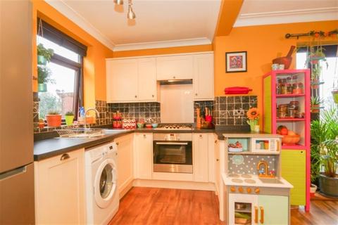 18 Armley Grange Mount, Leeds, LS12 3QB