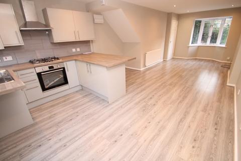 3 bedroom detached house to rent, Hallas Grove, Wythenshawe, Manchester, M23