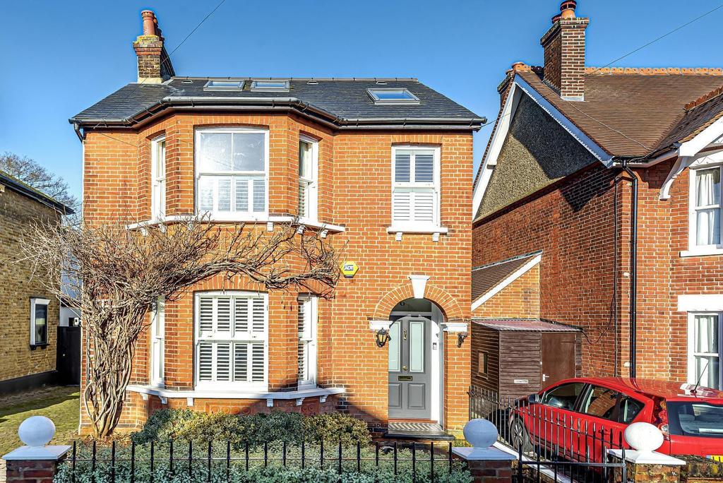 Kings Road, WaltonOnThames, KT12 5 bed detached house £1,150,000