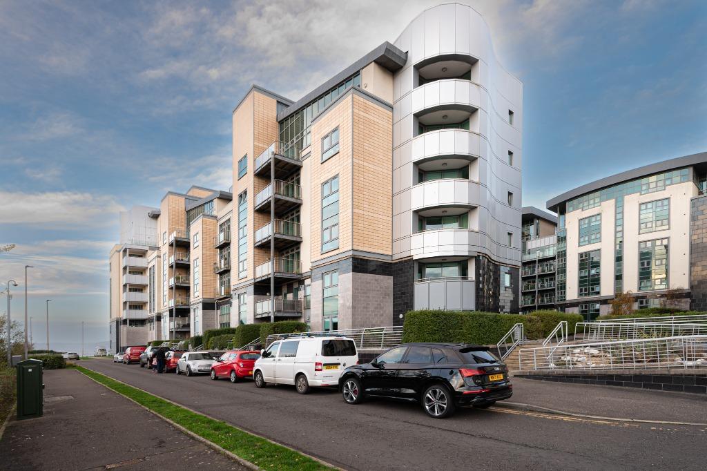 Western Harbour Place, Edinburgh, EH6 2 bed flat £1,350 pcm (£312 pw)